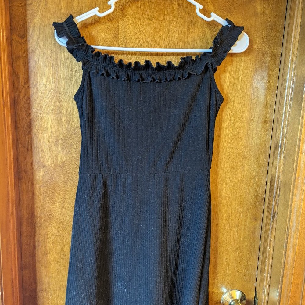 Lulu's off the shoulder size small black dress